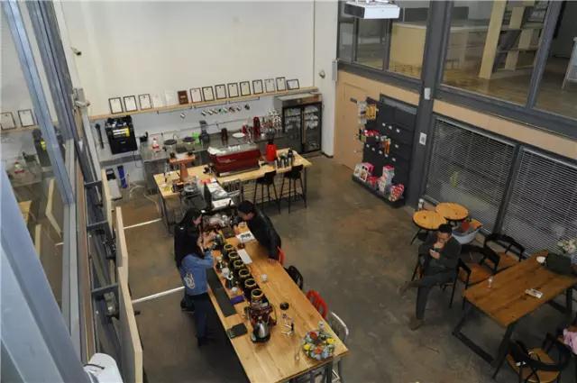 传说中的 “棕围裙”原来是这样调制咖啡的