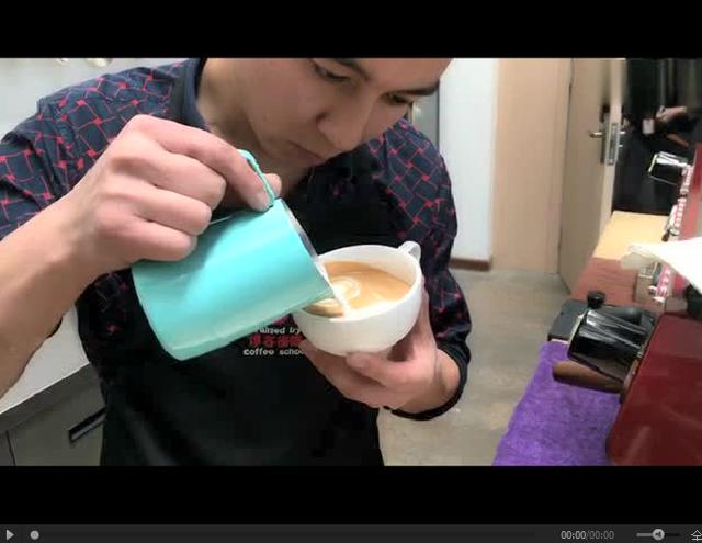 传说中的 “棕围裙”原来是这样调制咖啡的
