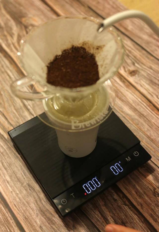制作手冲咖啡时为何要精确计时，称重？