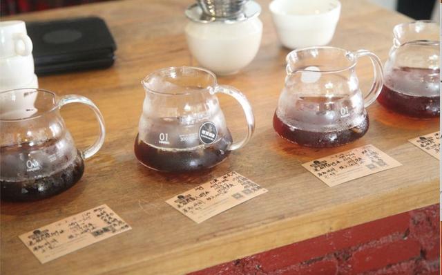 手冲冰咖啡进阶:冰火冲适合哪一种粉水总比例?