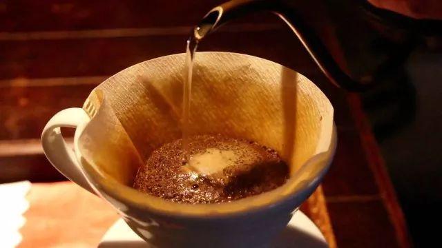 意式浓缩、手冲、虹吸壶、摩卡壶？一次搞懂千变万化的咖啡冲煮法！