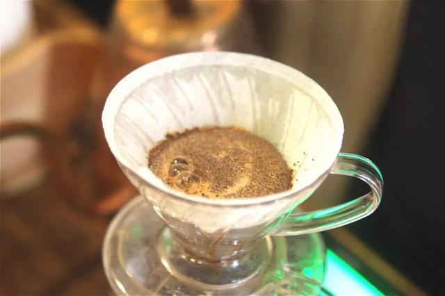 手冲咖啡跟虹吸咖啡有什么不一样？